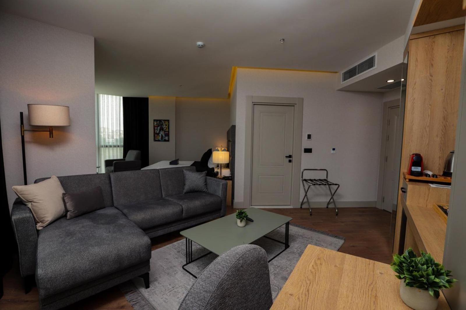 Brand Business Hotel Corlu Esterno foto