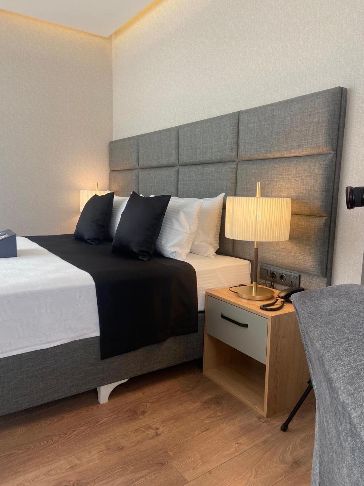 Brand Business Hotel Corlu Esterno foto