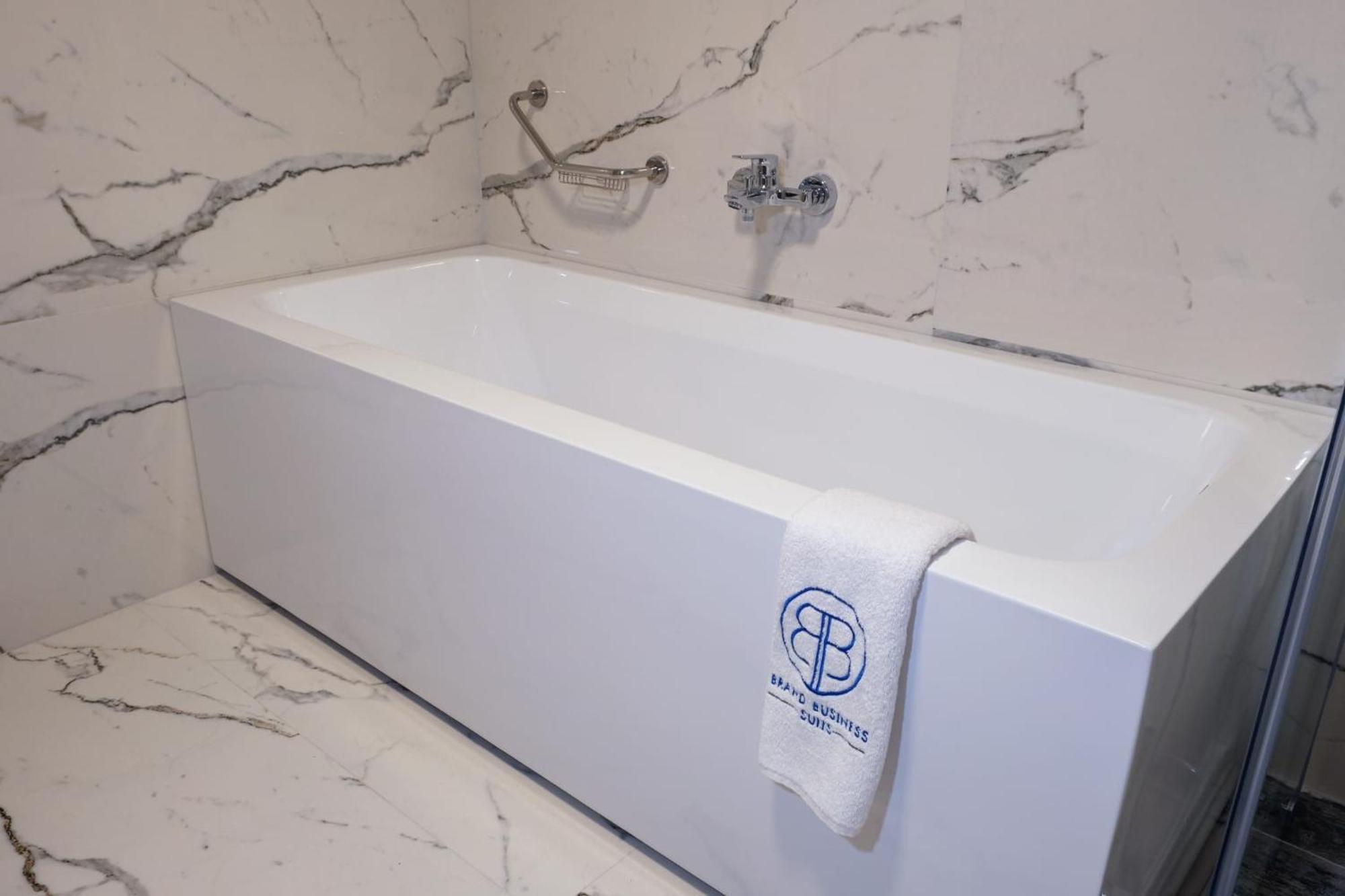 Brand Business Hotel Corlu Esterno foto